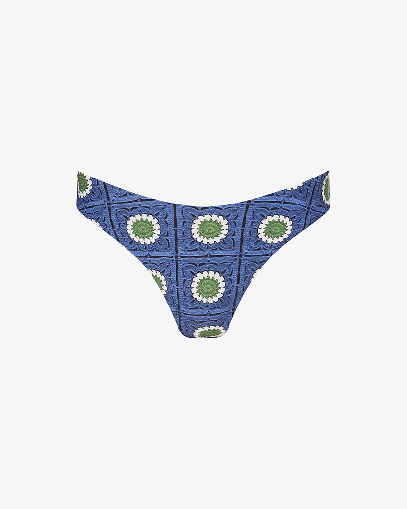Classic Scoop Bottom