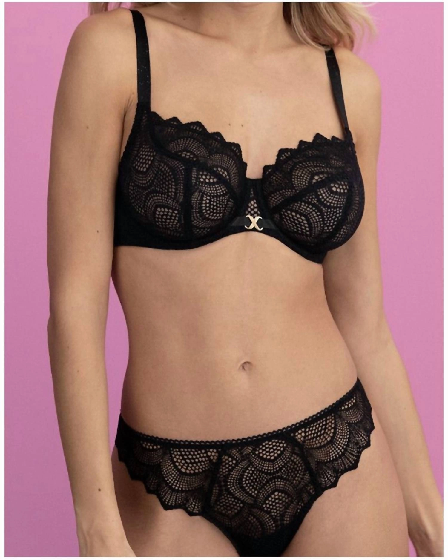 Contour Bra In Black