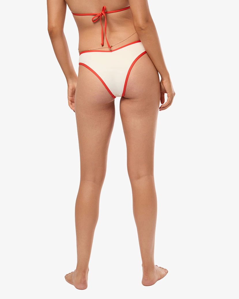 Delilah Bottom