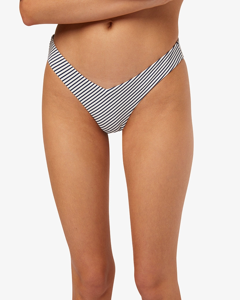 Delilah Bottom