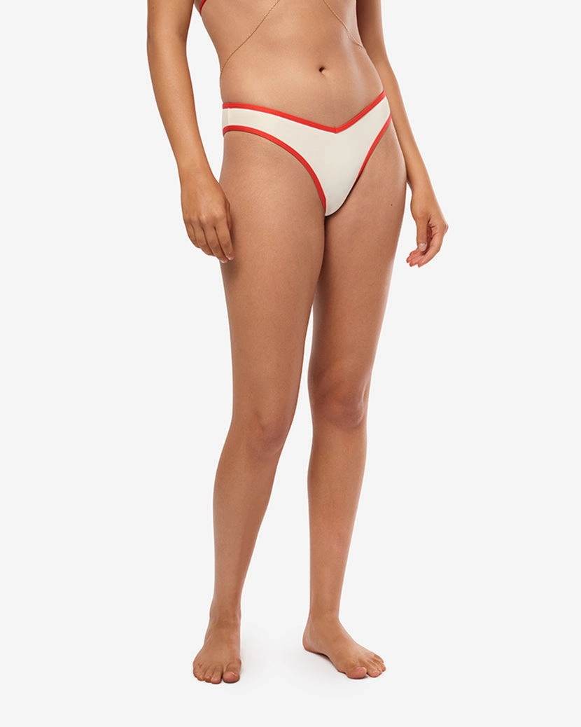 Delilah Bottom