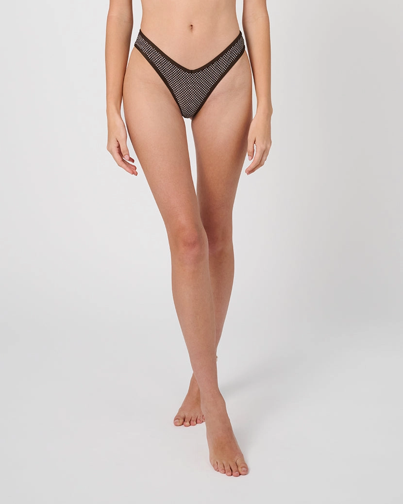 Delilah Bottom