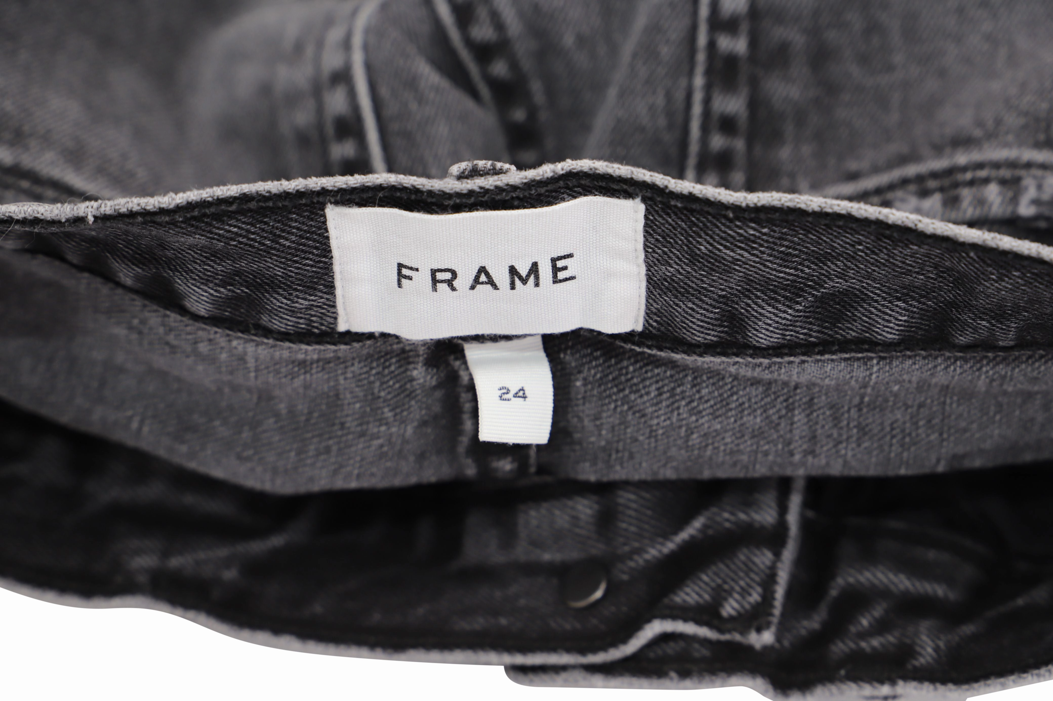 Frame Le Nouveau Straight Crop Jeans in Black Denim