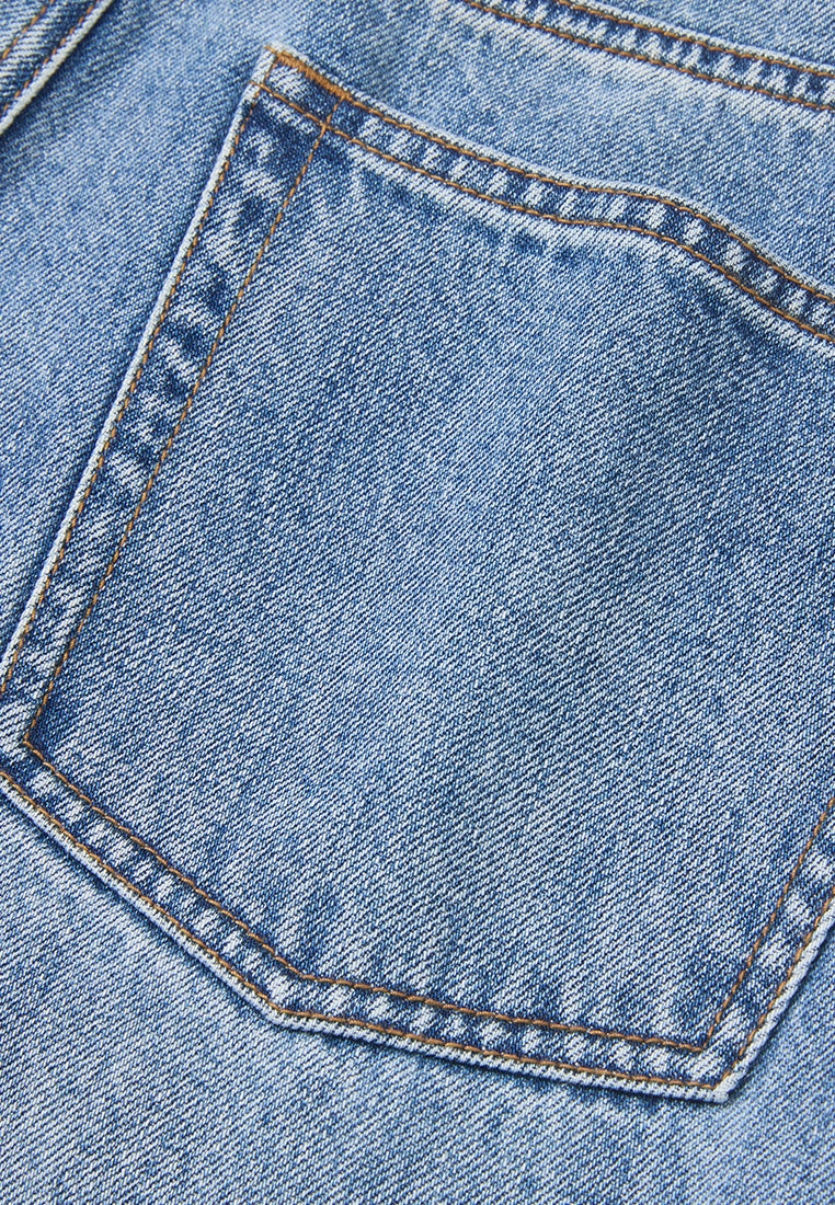 Frayed Side Seam Straight-leg Washed Jeans