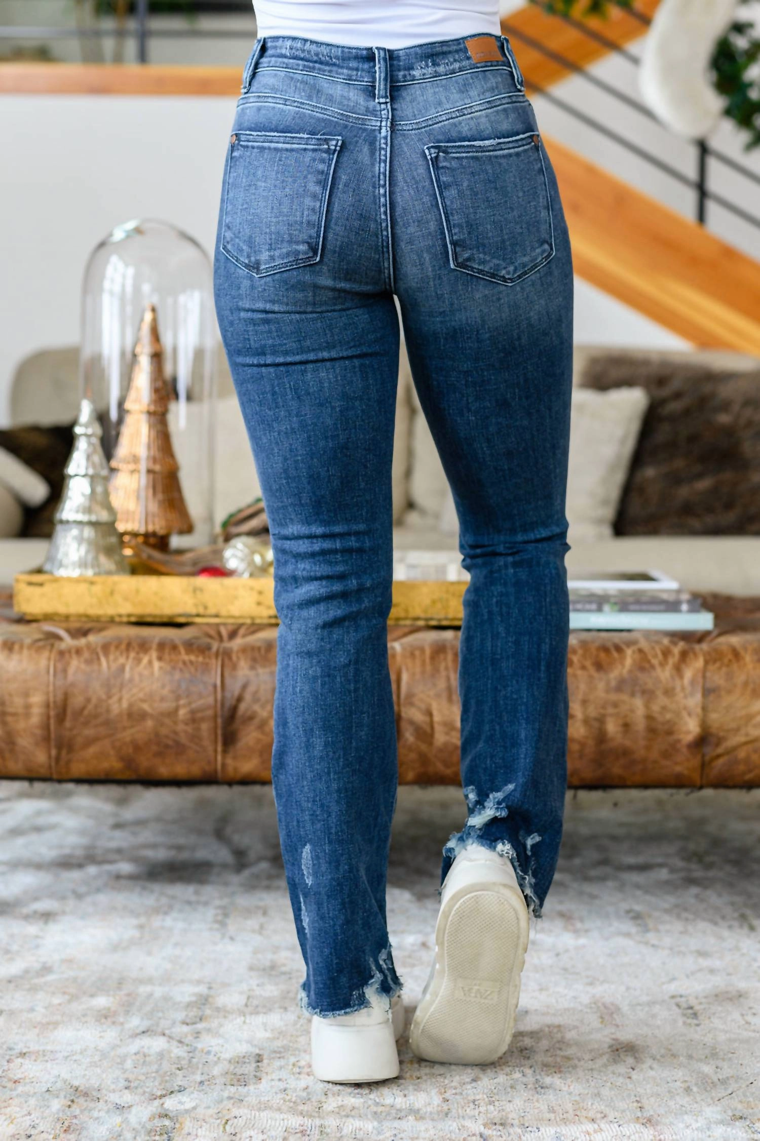 High Contrast Slim Bootcut Destroyed Jeans In Dark Wash
