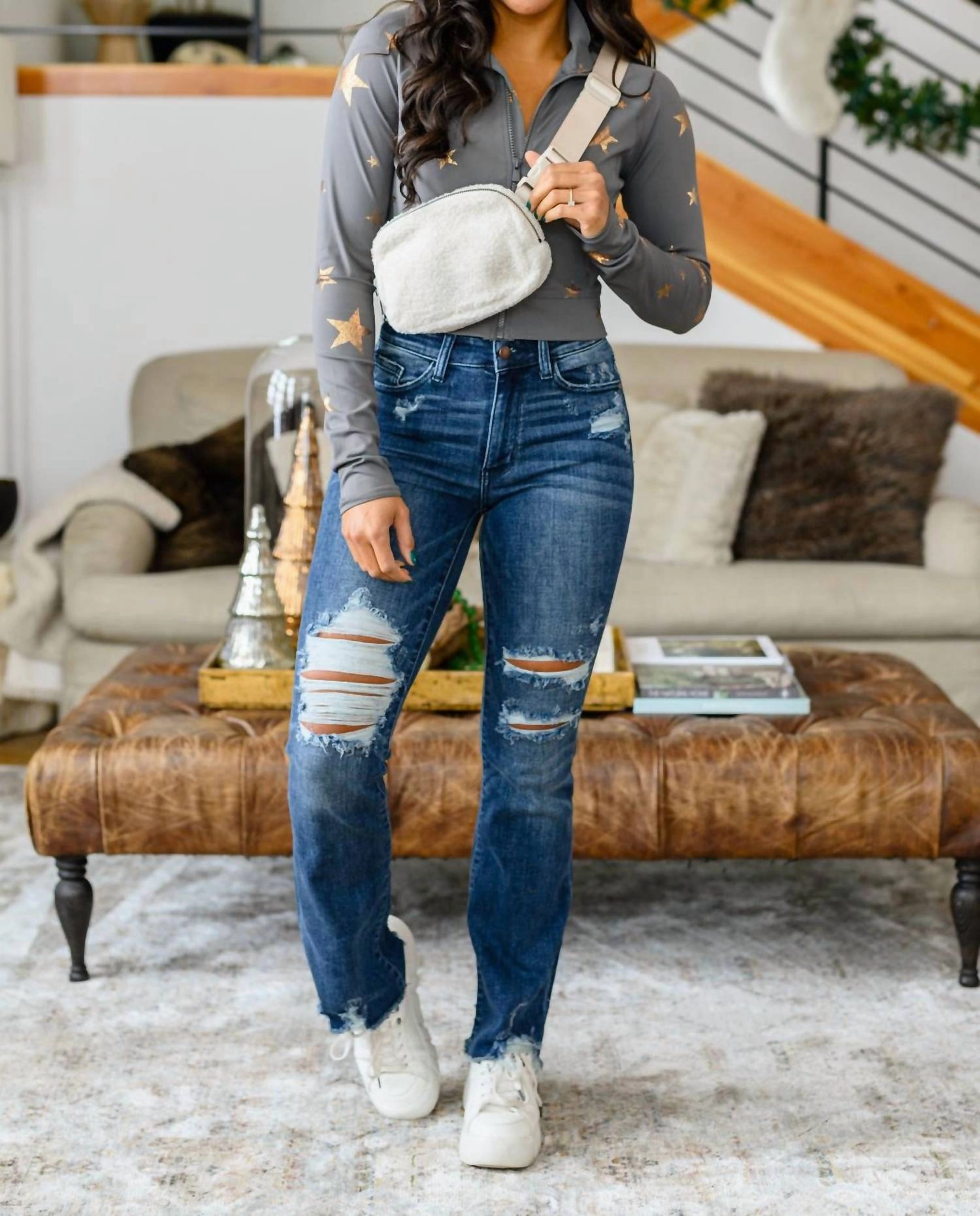 High Contrast Slim Bootcut Destroyed Jeans In Dark Wash