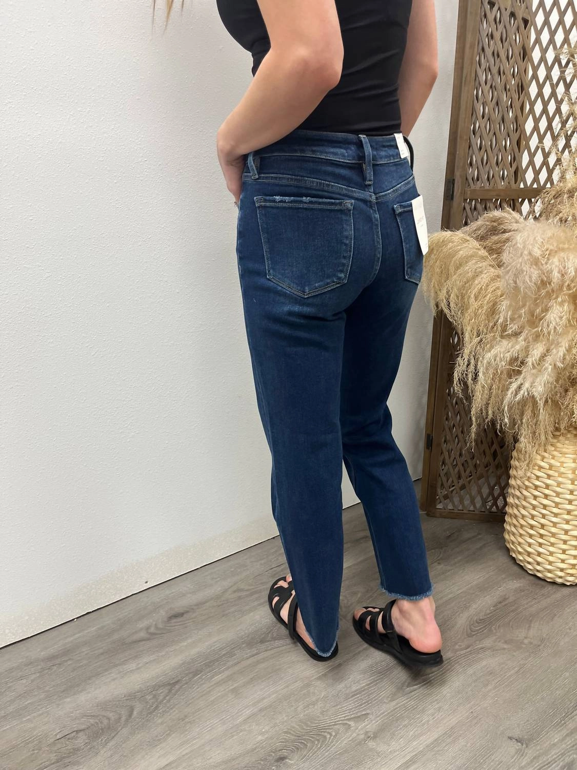 High Rise Raw Hem Ankle Straight Jeans In Dark