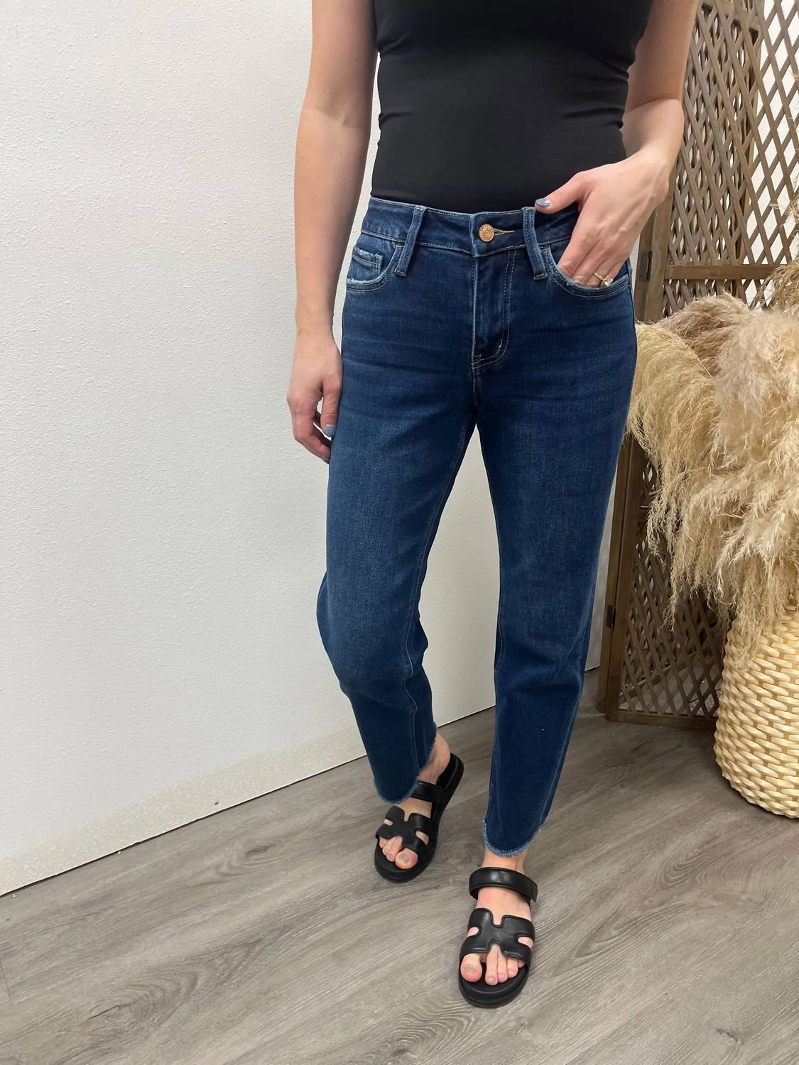 High Rise Raw Hem Ankle Straight Jeans In Dark