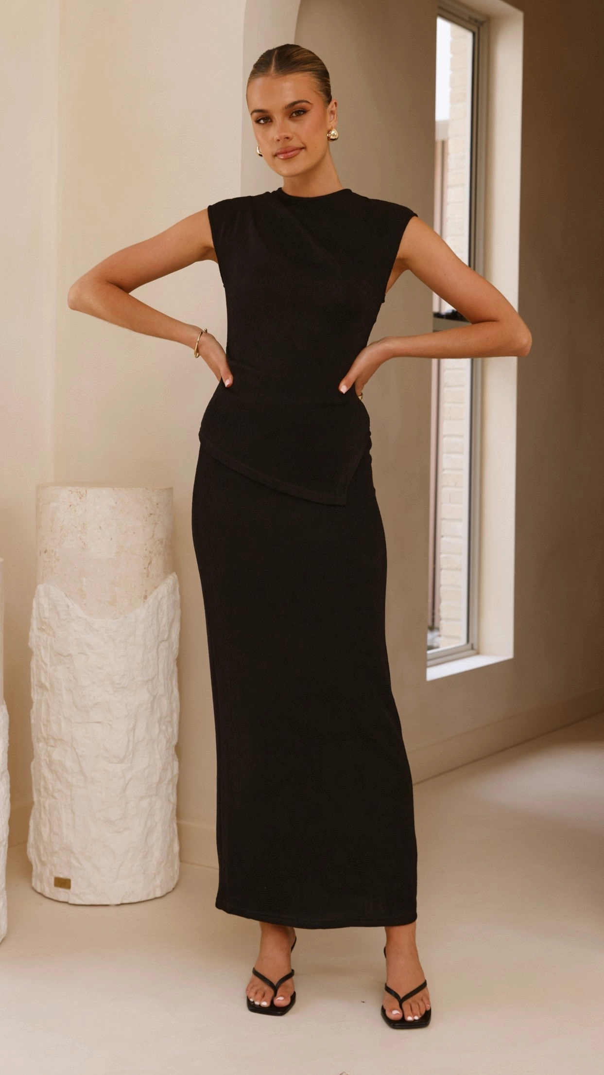 Kahili Asymmetrical Top - Black
