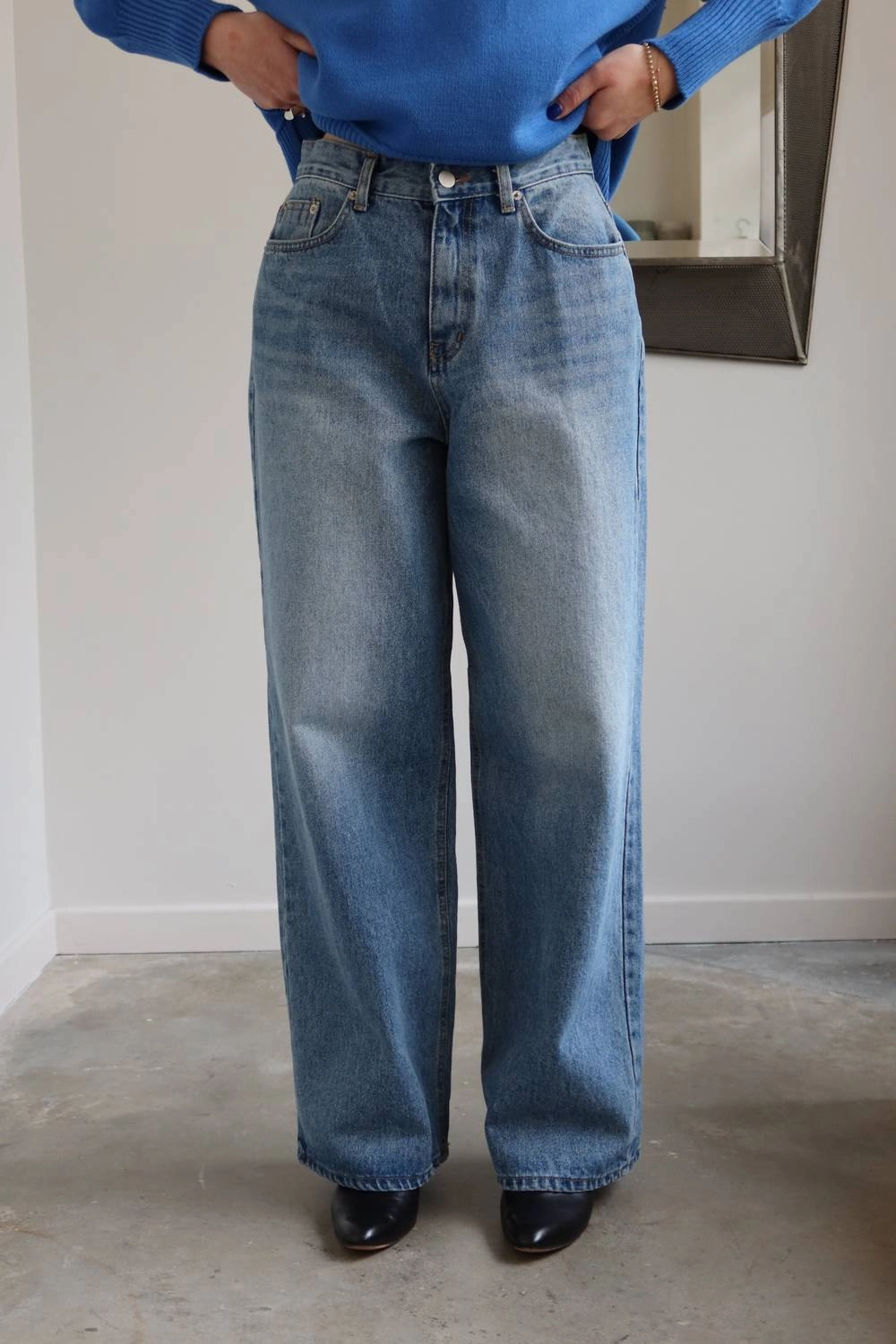 Loose Wide Leg Jeans In Mid Wash