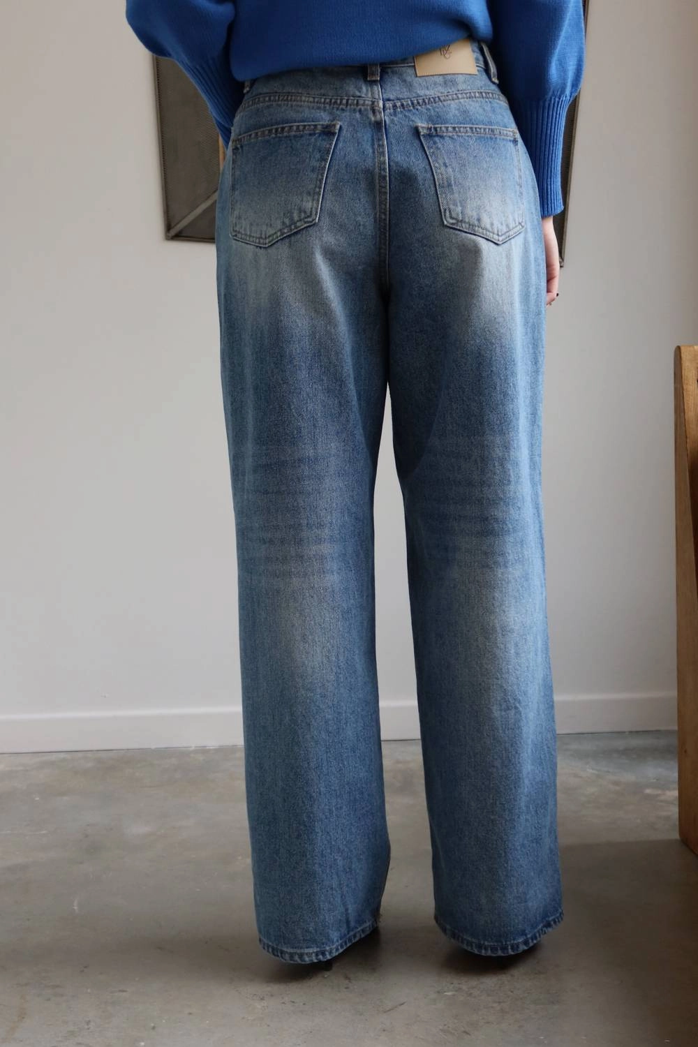 Loose Wide Leg Jeans In Mid Wash