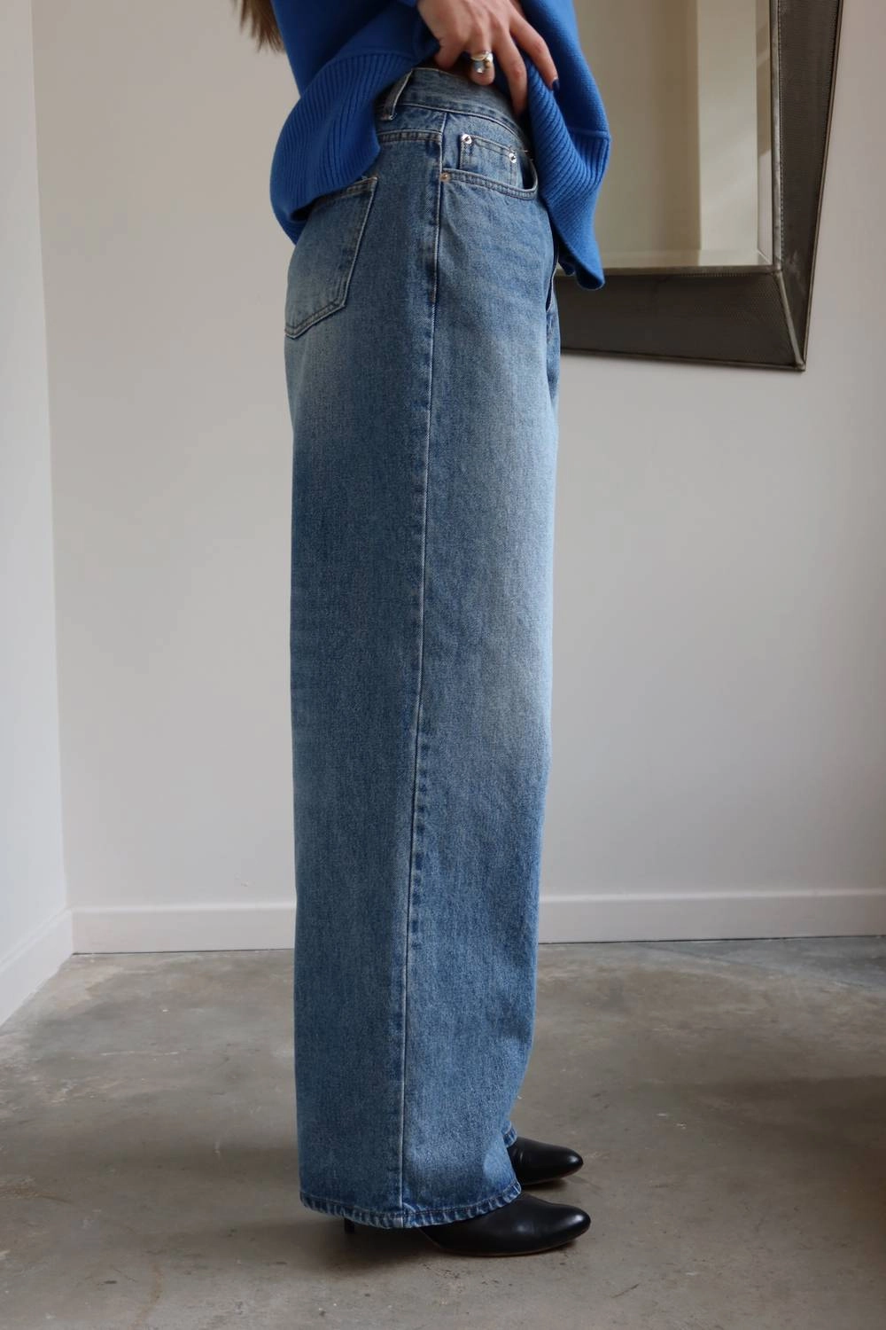 Loose Wide Leg Jeans In Mid Wash
