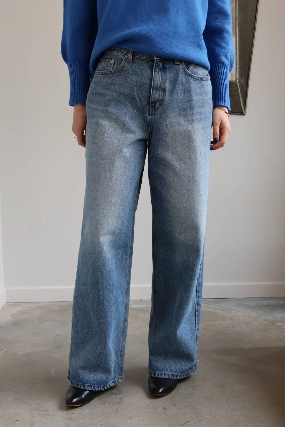 Loose Wide Leg Jeans In Mid Wash