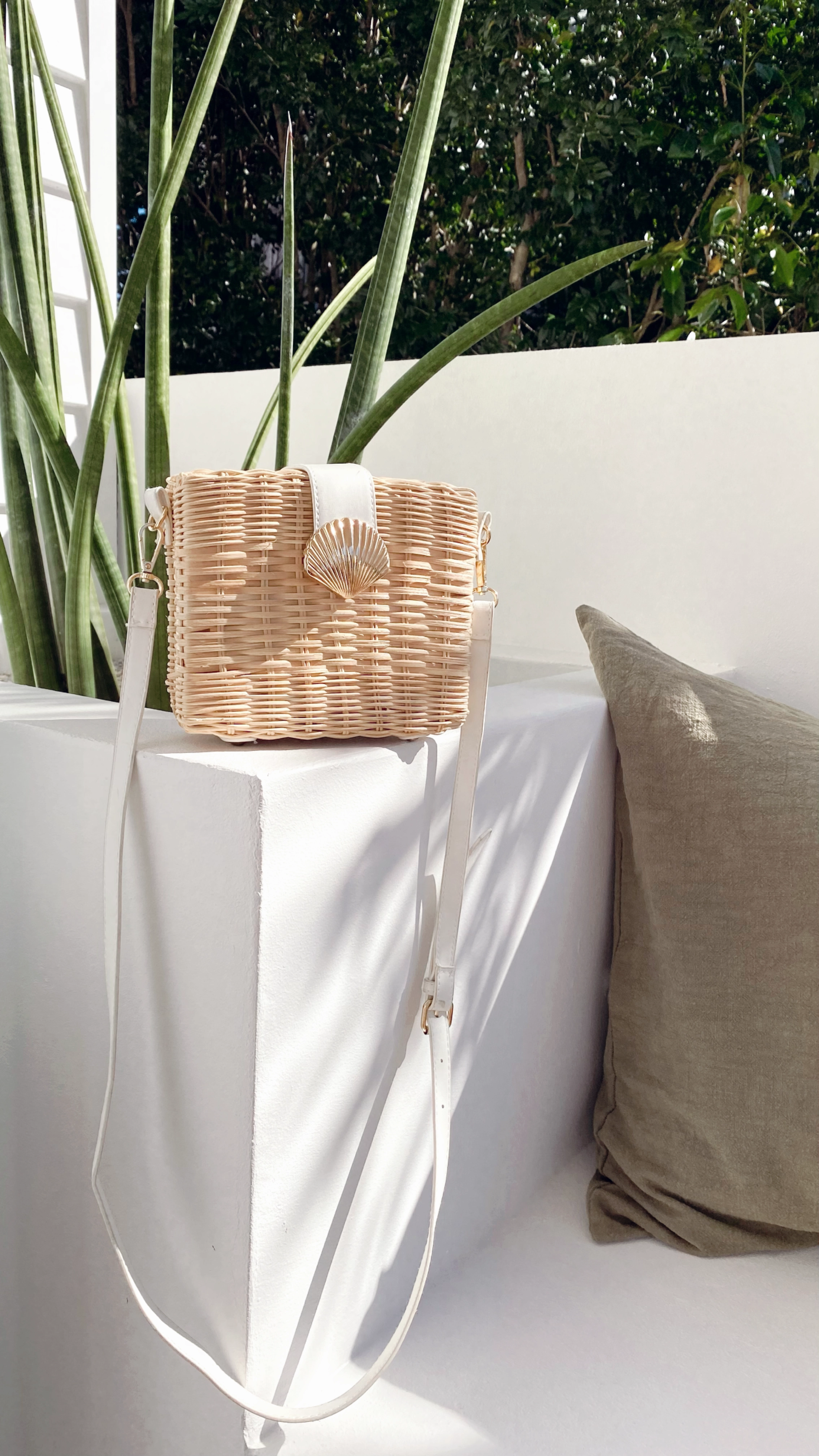 Lucinda Straw Shell Bag