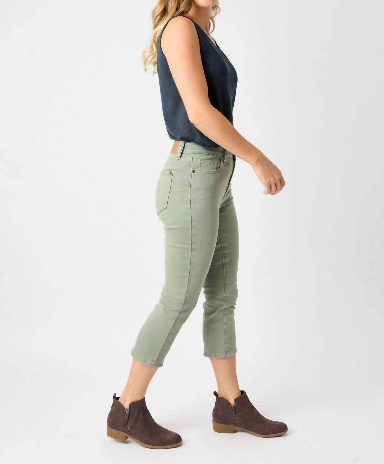 Mid Rise Garmet Dyed Denim Jeans In Sage Capri
