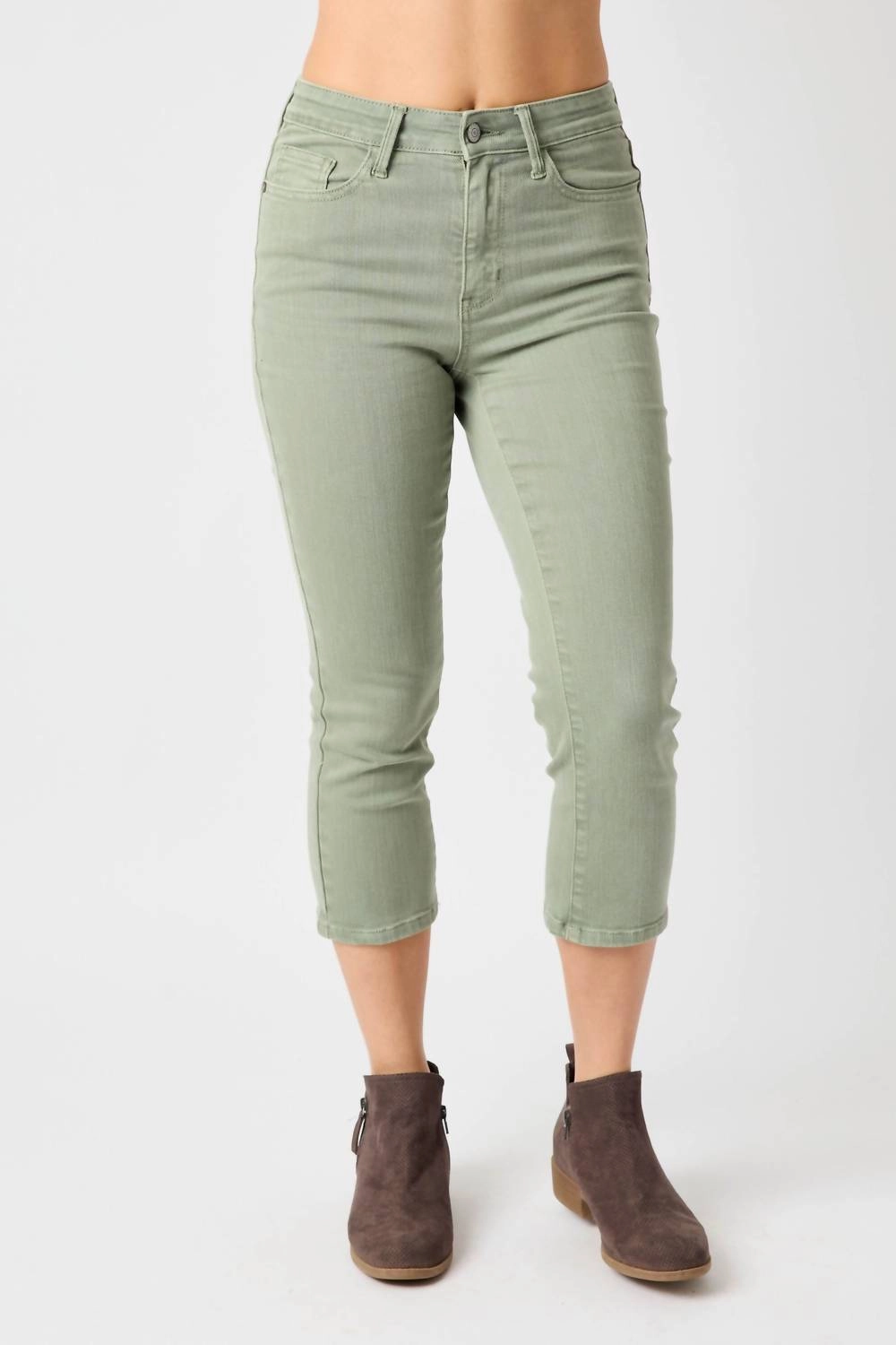 Mid Rise Garmet Dyed Denim Jeans In Sage Capri