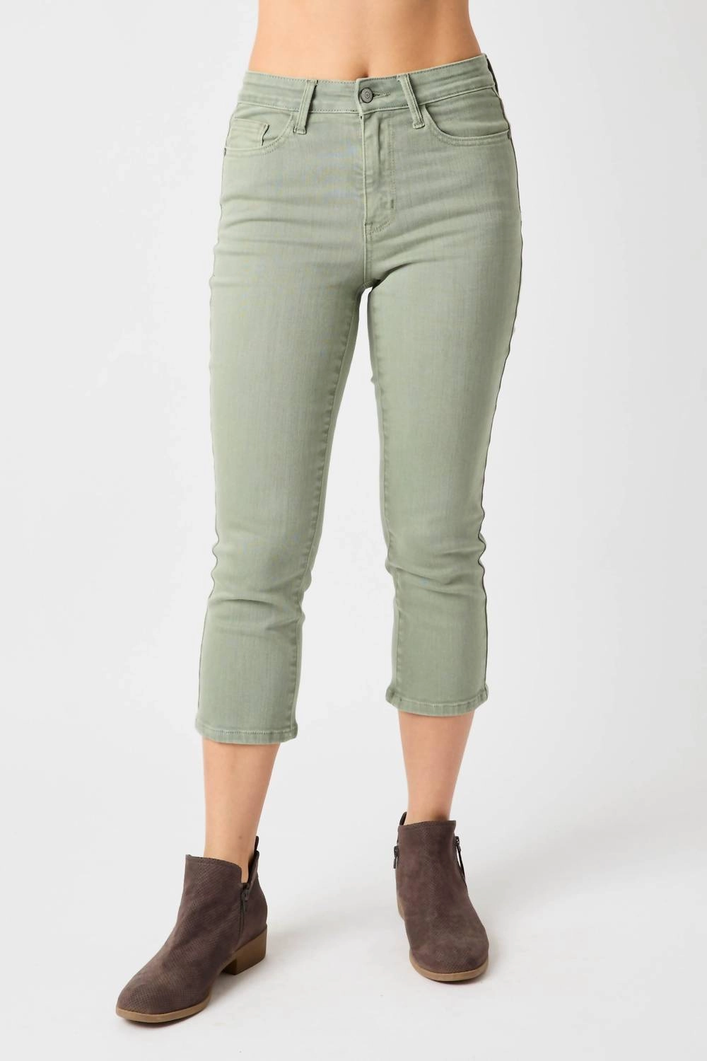 Mid Rise Garmet Dyed Denim Jeans In Sage Capri