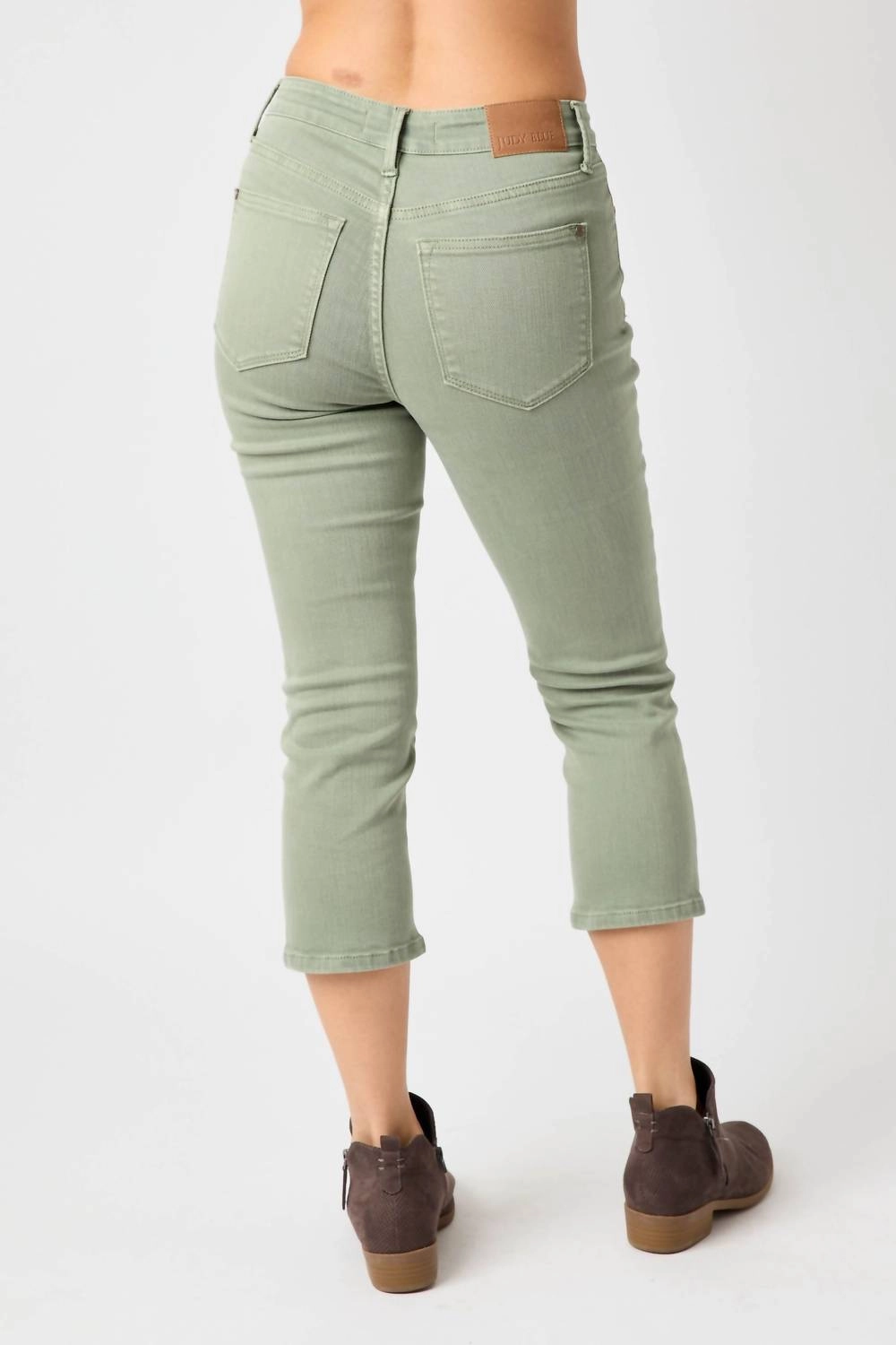 Mid Rise Garmet Dyed Denim Jeans In Sage Capri