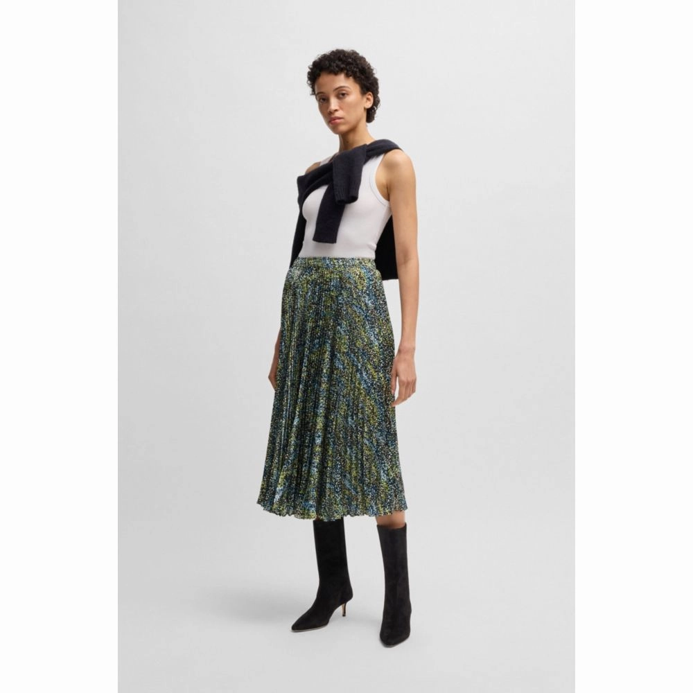 Midi-length skirt in printed pliss satin