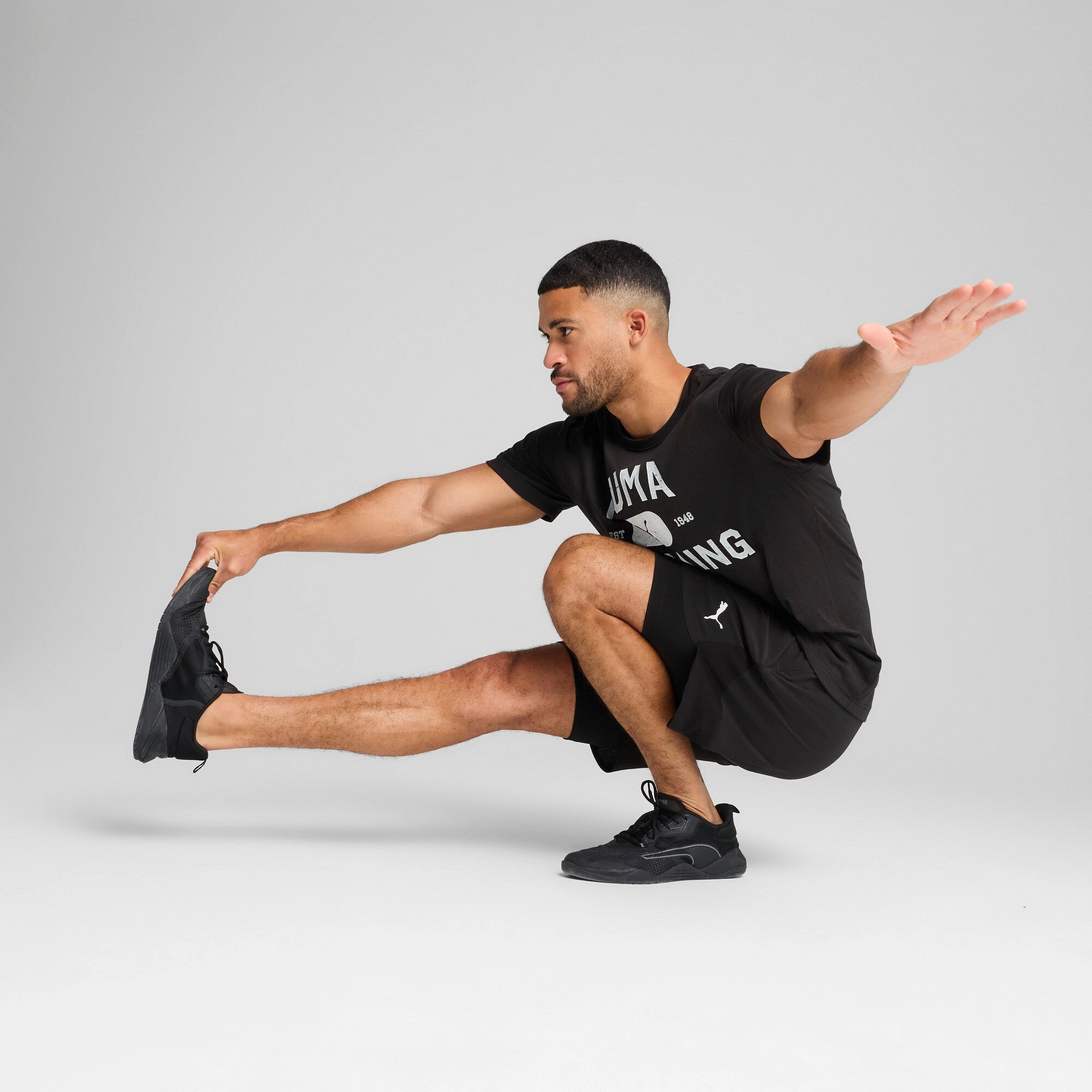 PUMA GRAPHICS Logo Men's Relaxed Training Tee