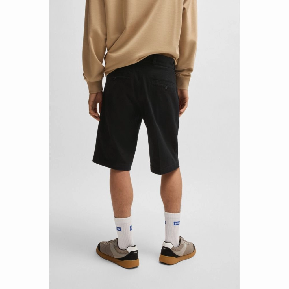 Regular-fit regular-rise shorts in cotton twill