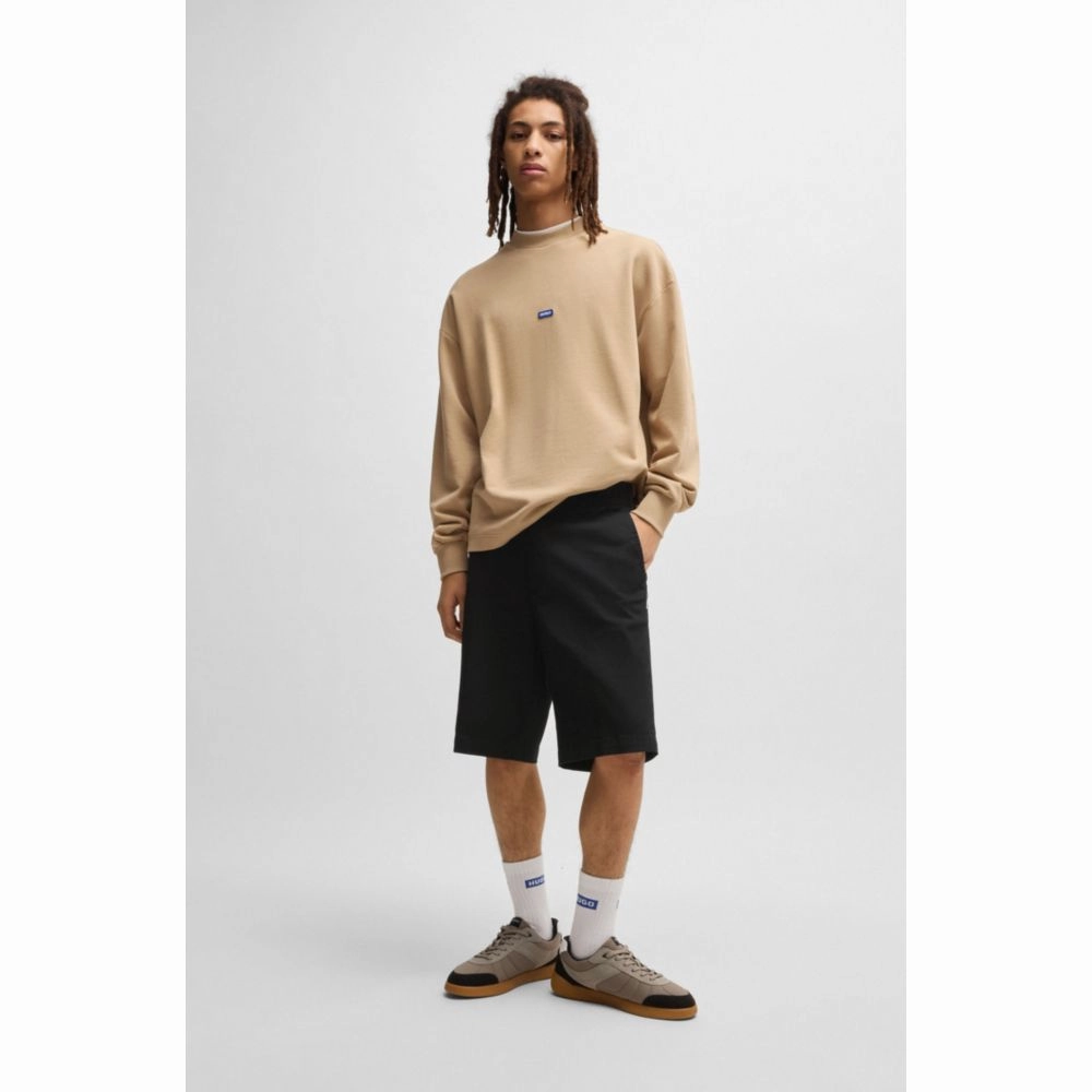 Regular-fit regular-rise shorts in cotton twill