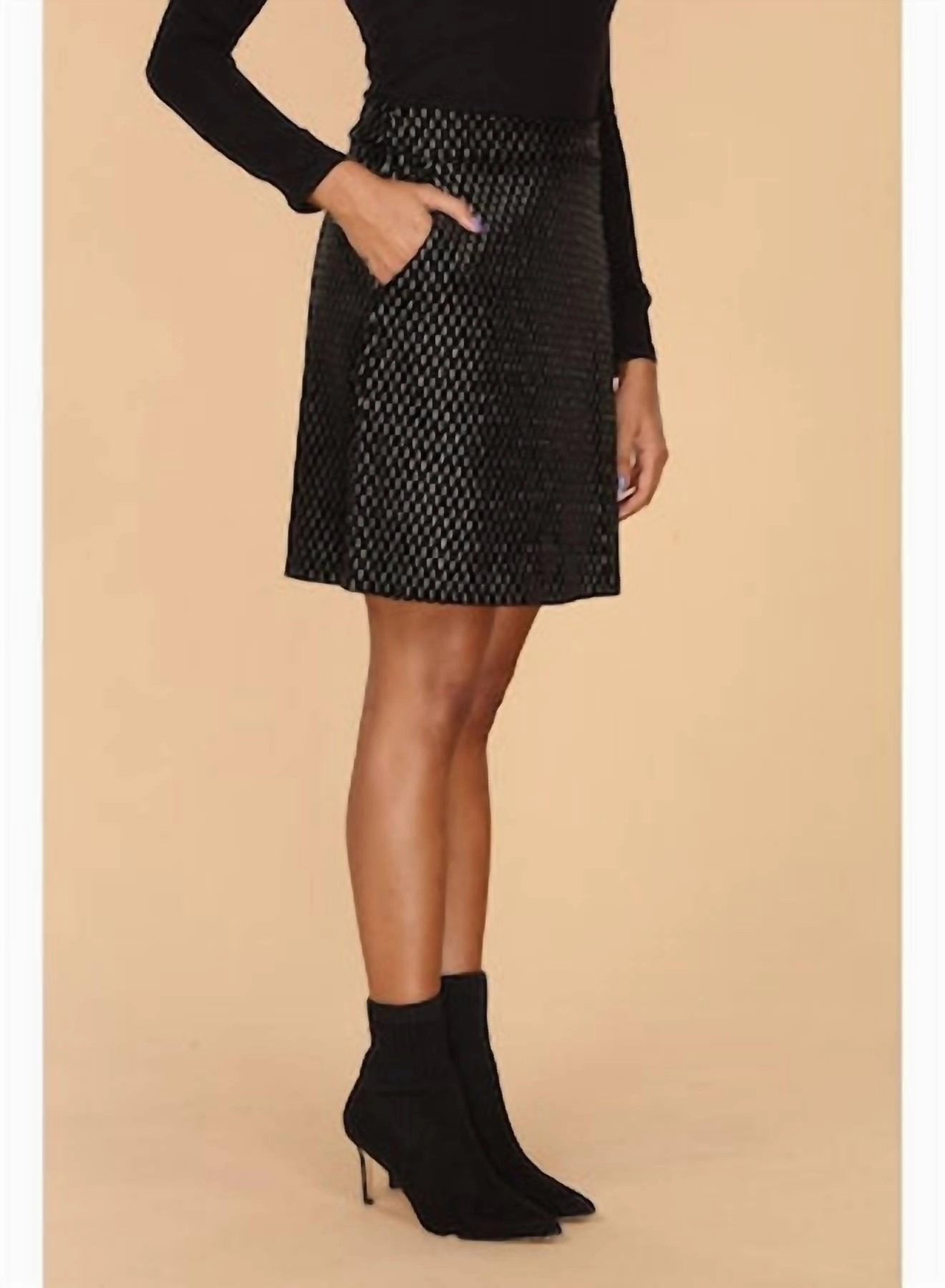 Romina Velvet Skirt In Black