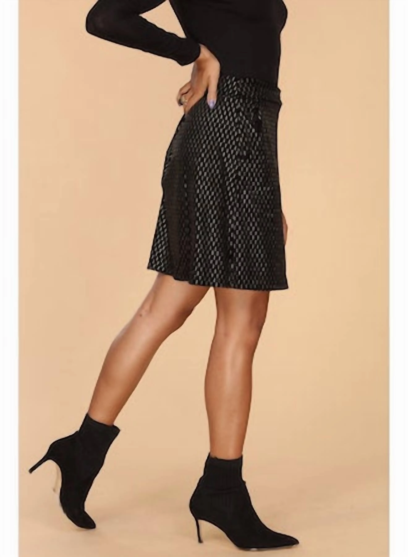 Romina Velvet Skirt In Black