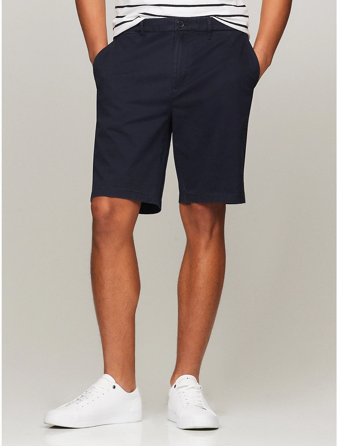 Tommy Hilfiger Men's Straight Fit Twill 9" Chino Short
