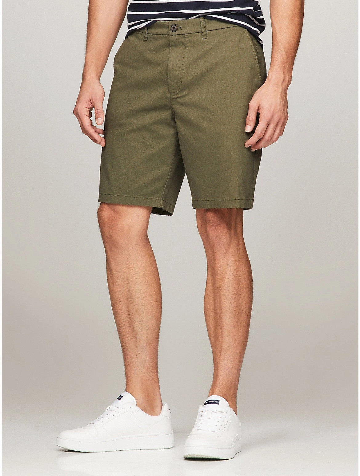 Tommy Hilfiger Men's Straight Fit Twill 9" Chino Short